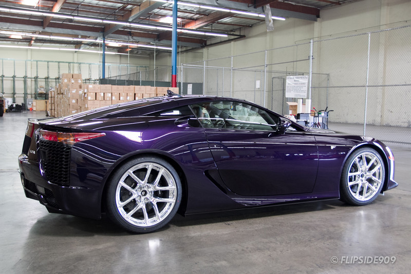 Illustration for article titled Lexus LFA Shipping Process